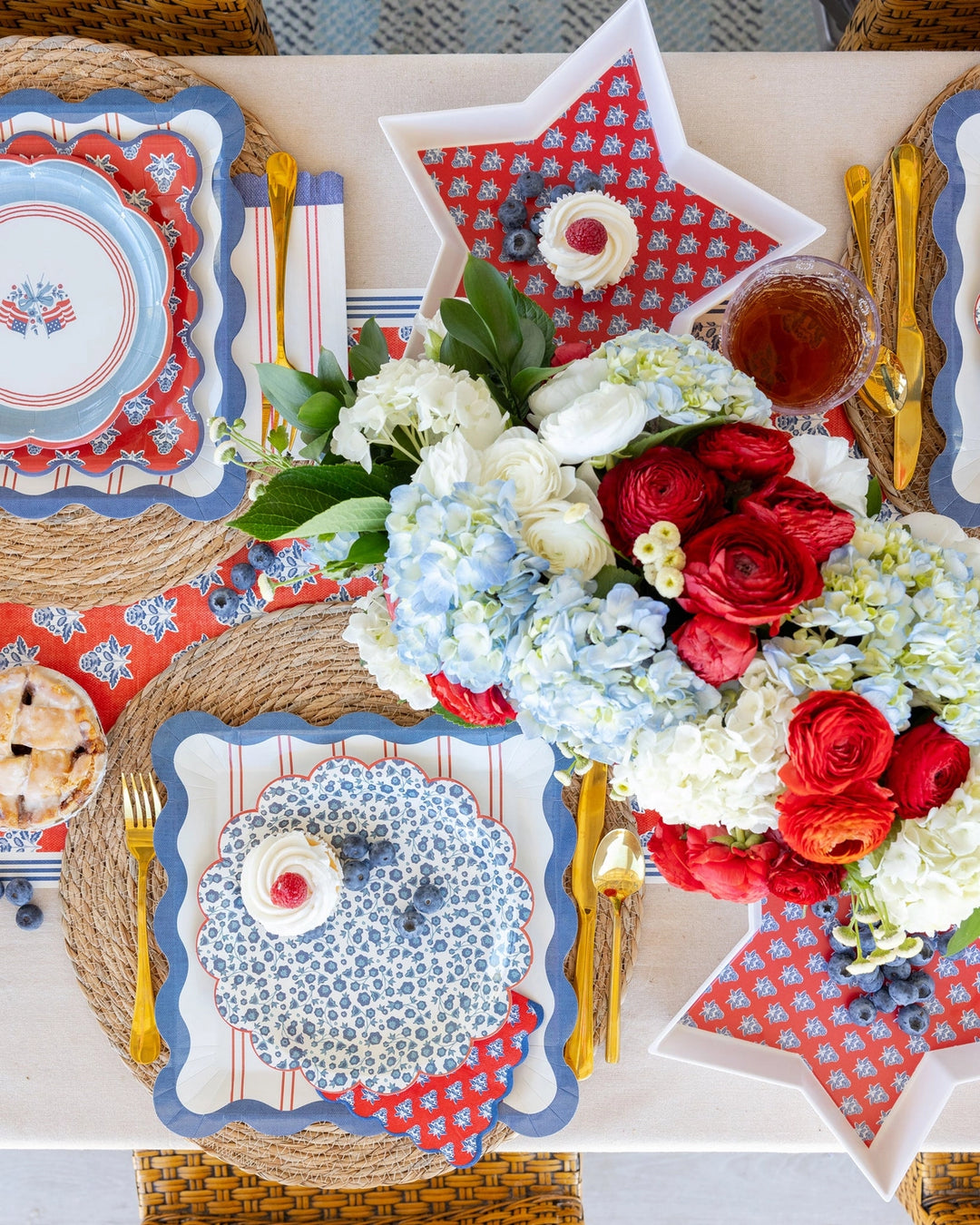 9" Scallop Floral Plates